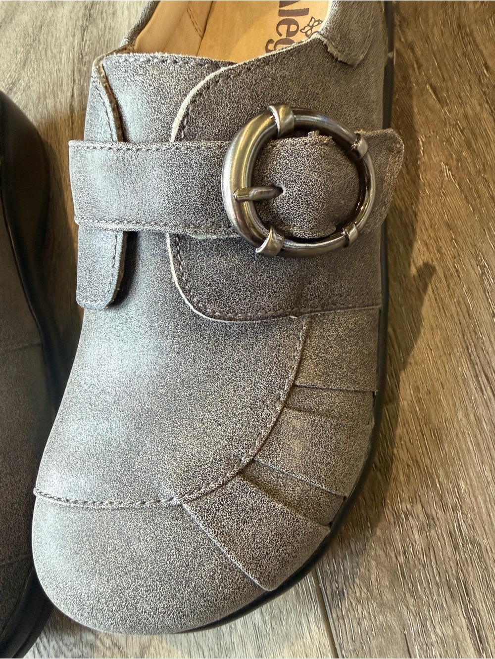 Allegria Khloe KHL-643 Gray Suede Slip-On Clog w/ Distressed Buckle US 8 EUR 38 - Picture 5 of 10
